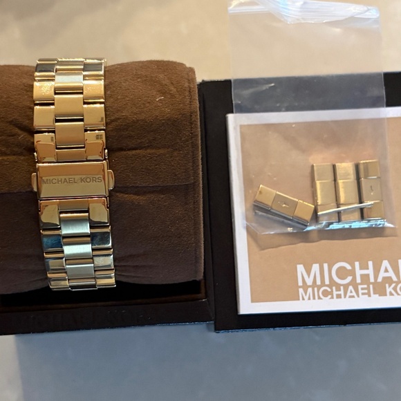 Michael Kors Reagan Oversized Watch – Gold/Black (Model MK6078)